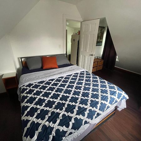Private Loft 5 Min Away From Lga Apartment New York Bagian luar foto