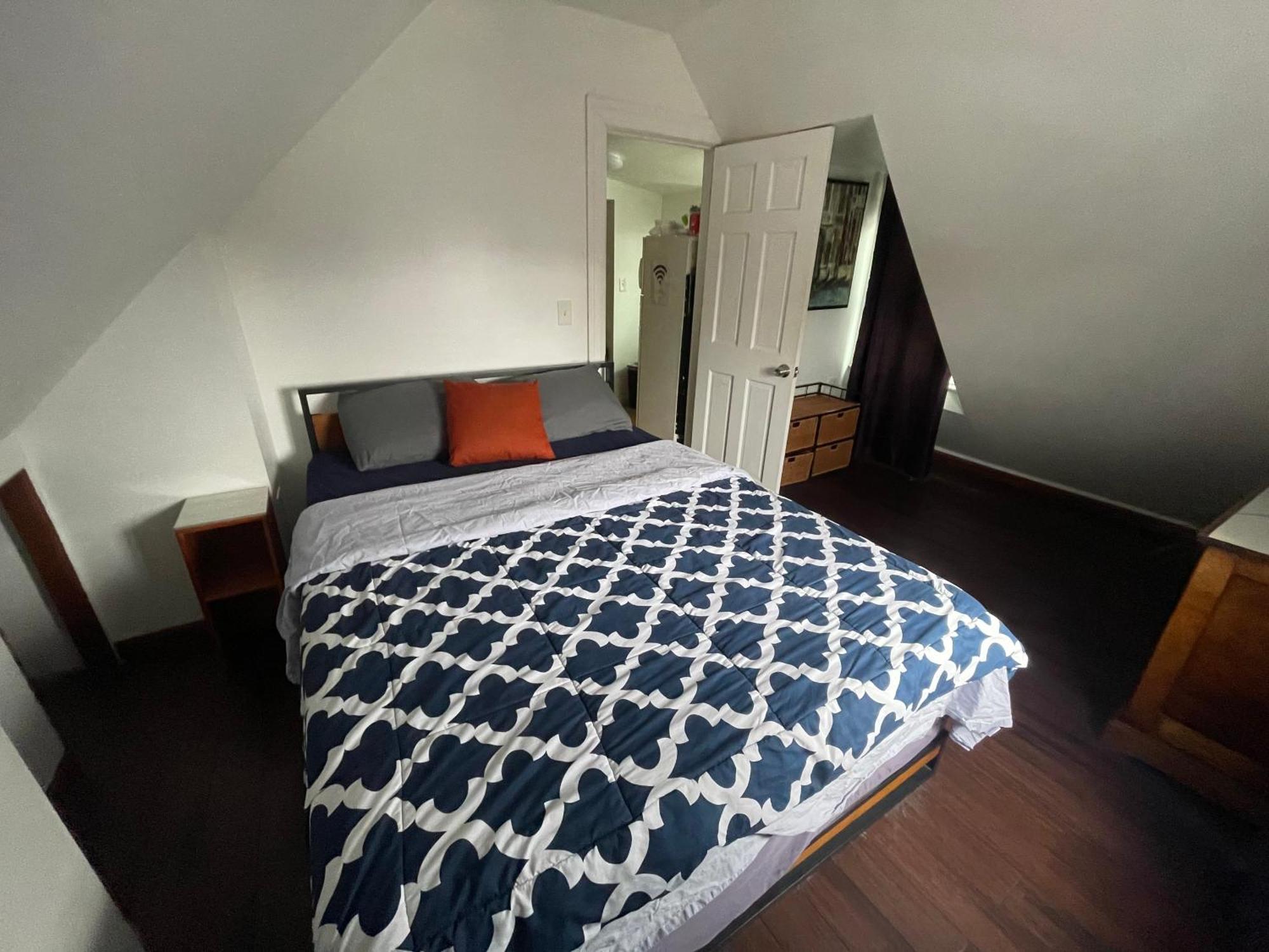 Private Loft 5 Min Away From Lga Apartment New York Bagian luar foto